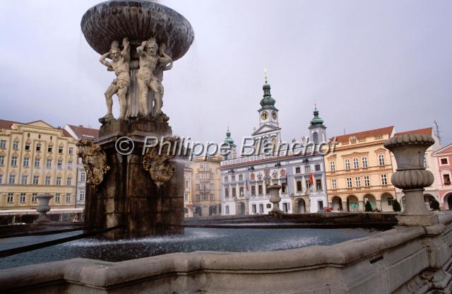 tchequie  40.JPG - Fontaine et place centrale de Cesky BudejoviceBohêmeRépublique tchèque